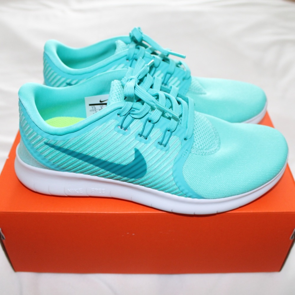 Women’s Nike Free Run shoes- Tiffany blue